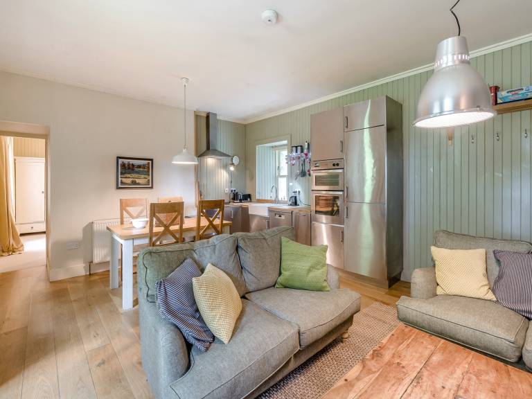 Cottage with garden — photo 3