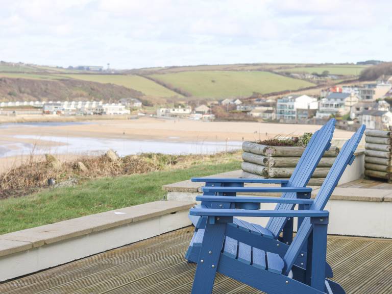 Children-friendly pleasant cottage with yard & terrace | Beach view | Close to the beach | Pets allowed in Newquay