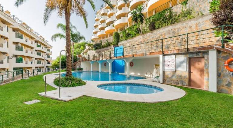 3 bed duplex by Puerto Banus, Marbella, 3 pools, Sea views — photo 5