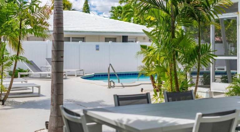 Holiday apartment with pool in Fort Lauderdale, FL