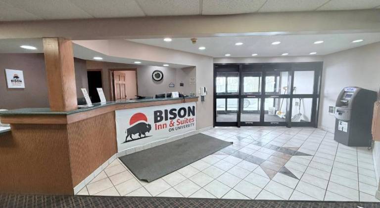 Bison Inn & Suites University Dr — photo 4