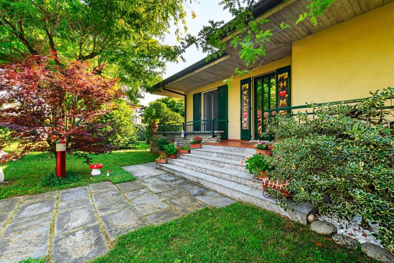 240 m&sup2; Villa