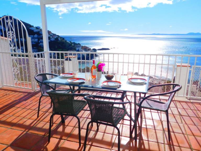 Vacation home with patio & yard | Close to the beach | Dogs allowed — photo 2