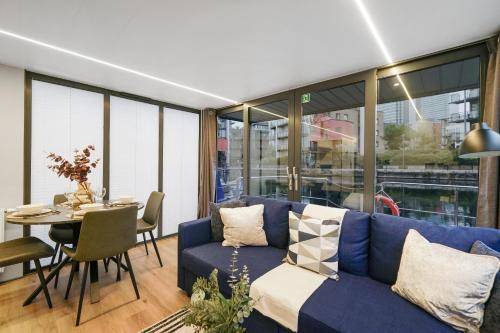 Houseboat London