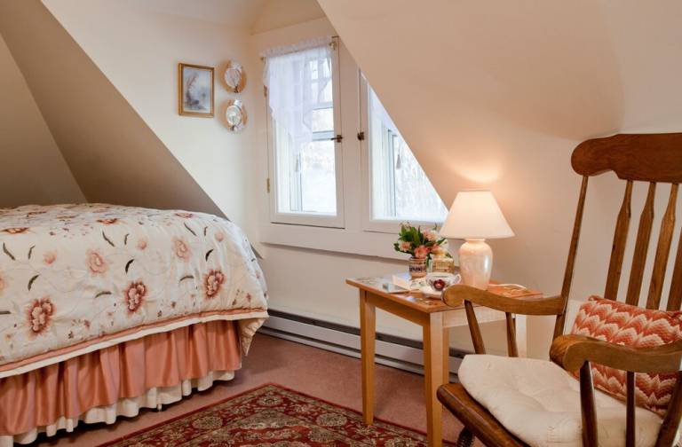 Bed and Breakfast in Lenox from 141 HomeToGo