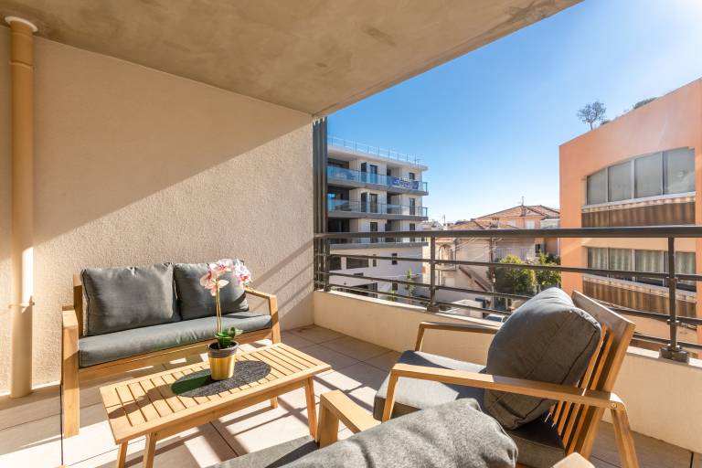 Apartment with terrace | City view in Fréjus
