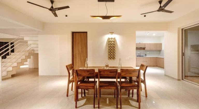 Royal County Villa1 by StayJade D Jacuzzi HugeLawn — photo 3