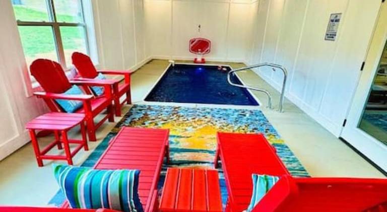 New! Indoor Pool/PS 5/Hot tub/Parkway in Pigeon Forge, TN