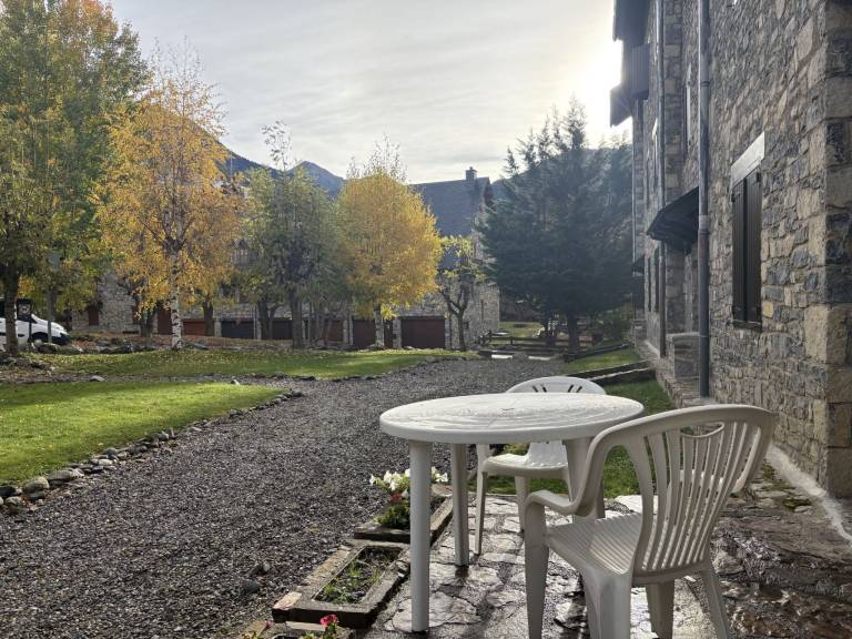 Holiday apartment with yard, barbeque & patio — photo 2