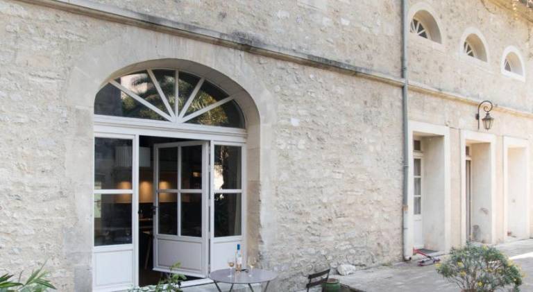 Fully equipped beautiful holiday apartment with patio & yard | Pets allowed in Arles
