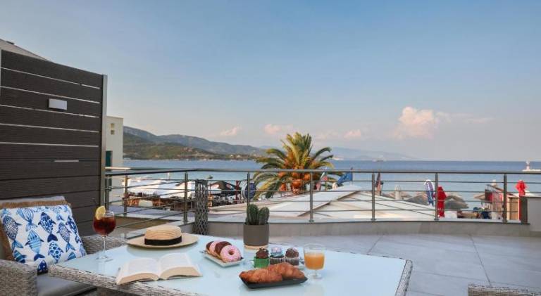 Nice rental apartment with terrace | Next to the beach | Perfect for remote work | Pets allowed in Kavala