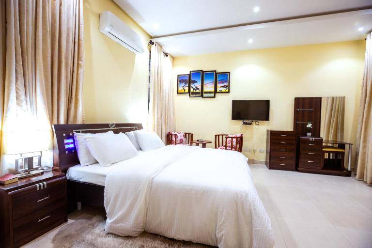 Fully equipped beautiful vacation home with pool & yard | Suitable for remote work | Pets allowed — photo 2