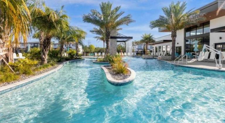 Villa with pool & hot tub | Pet-friendly — photo 3