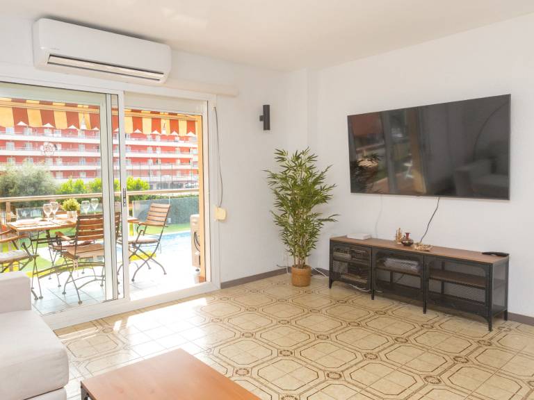 Apartment with garden & pool — photo 4