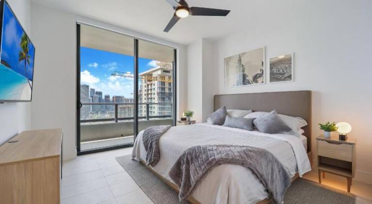 Holiday apartment with pool | Close to Bayside Marketplace | Pet-friendly in Miami, FL