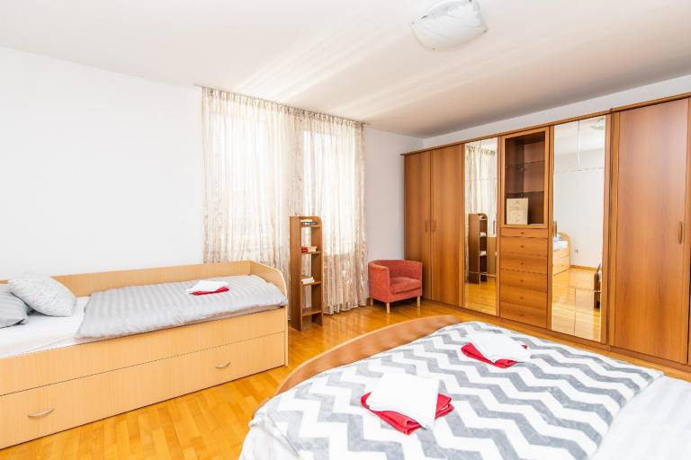 Apartment with 2 rooms for 6 persons — photo 2