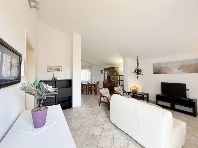 Holiday apartment with terrace | City view — photo 4