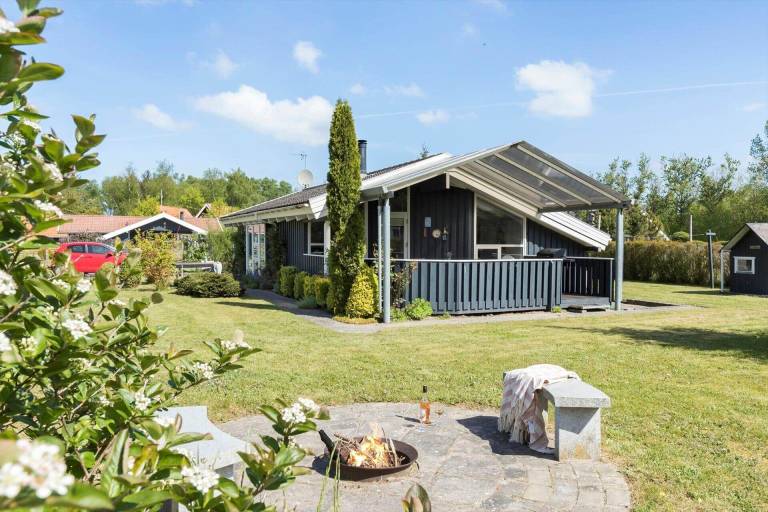 Ferienhaus mit Hund in Fjellerup Strand für max. 6 Personen