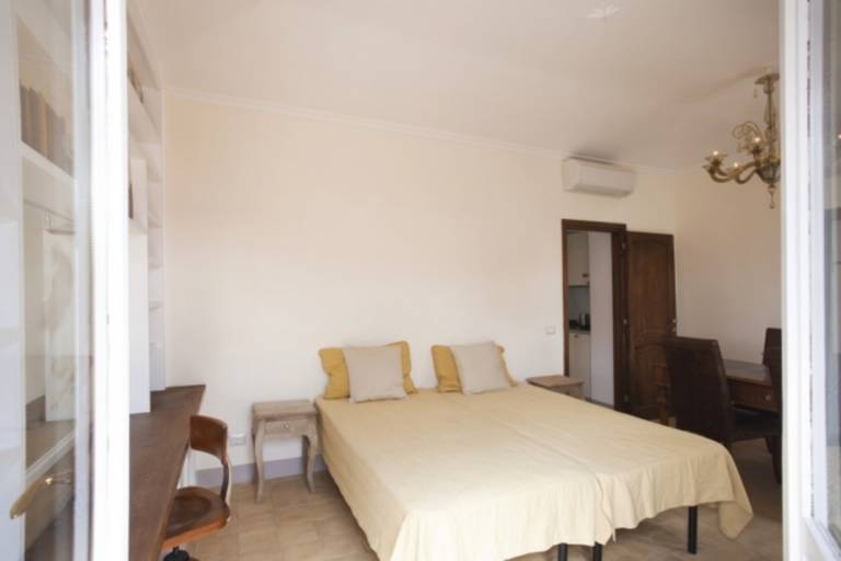 Rental apartment with patio | Near Trevi Fountain — photo 3