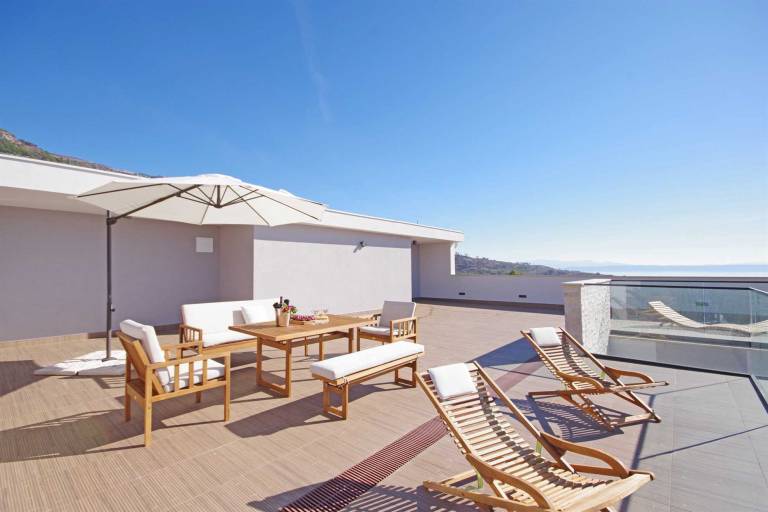 Villa with private pool, barbecue & patio | Pool view — photo 4