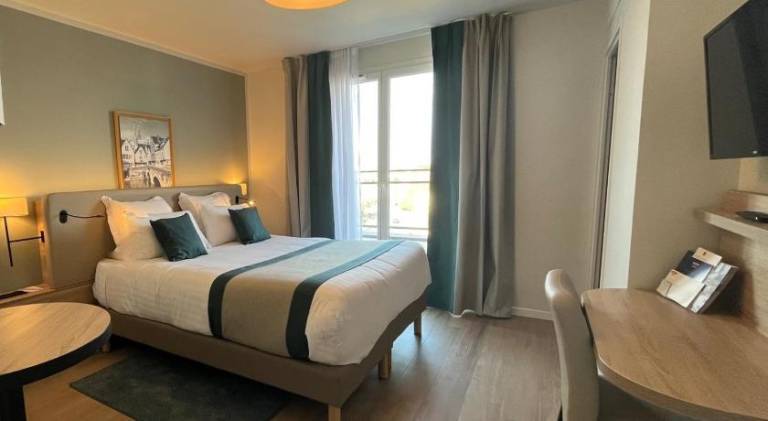 Beautiful serviced apartment with patio & yard | Pets allowed in Chartres