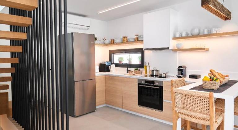 Villa with barbecue, terrace & private pool | Perfect for remote work | Dogs allowed — photo 3