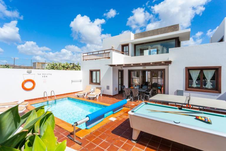 Villa Tías