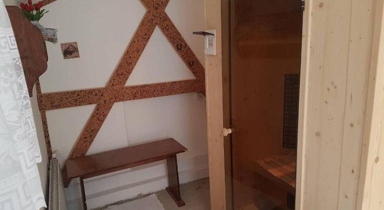 Lodge with yard, grill & sauna — photo 3