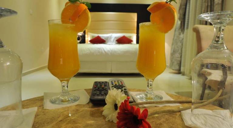 Serviced apartment with jacuzzi & terrace — photo 3
