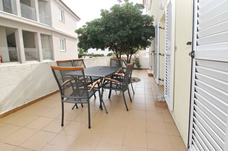 Rental apartment with terrace — photo 2