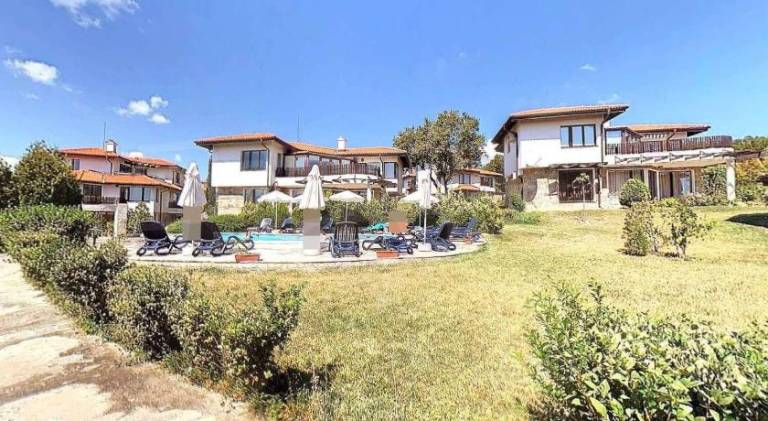 Rental apartment with terrace, barbeque & private pool — photo 2
