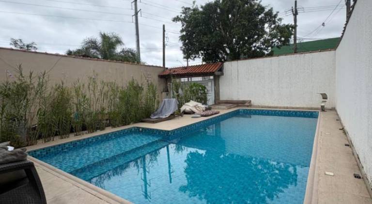 House with pool — photo 5