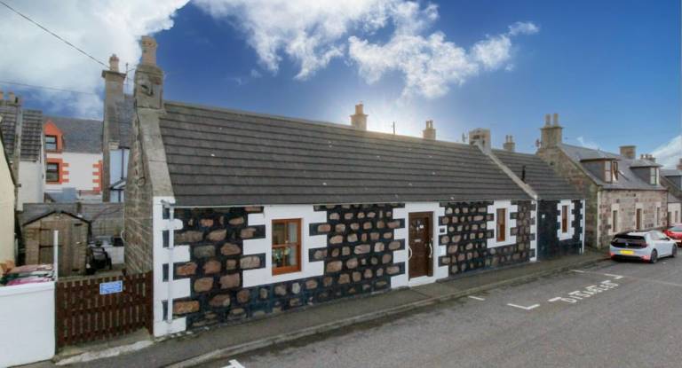 Cottage Buckie