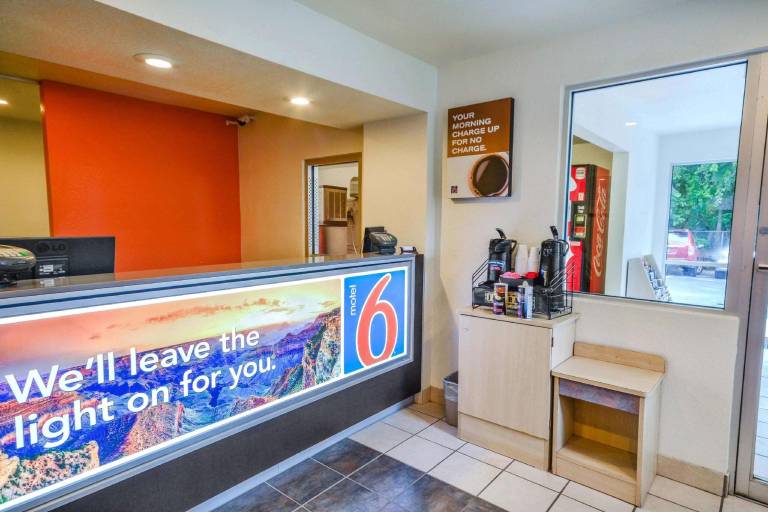 Motel 6 Huntsville, TX — photo 3