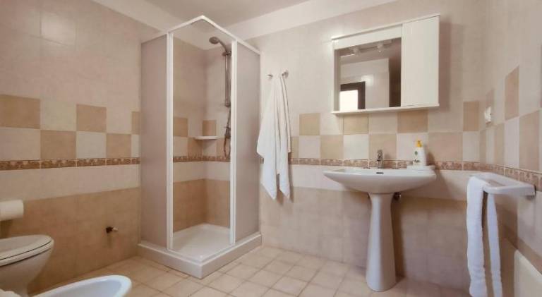House with 4 rooms for 15 persons — photo 2