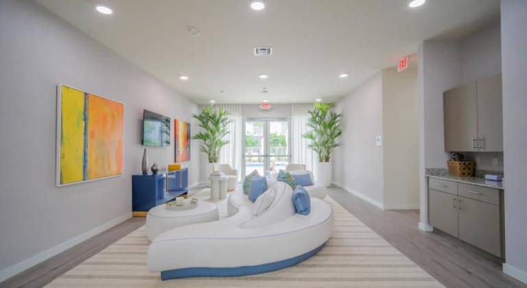 Beachside Bliss, 1BR Condo with Pool at Dania Beach — photo 5