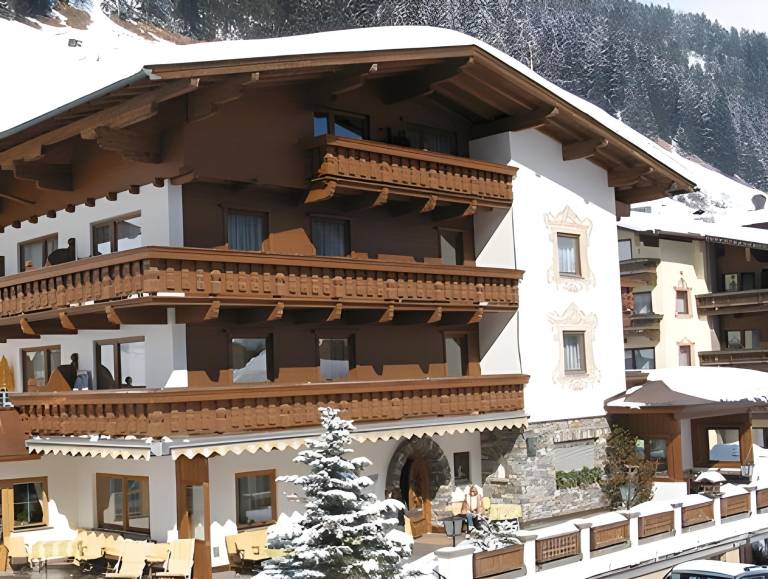 Hotel Pension Sonnleiten in Tux