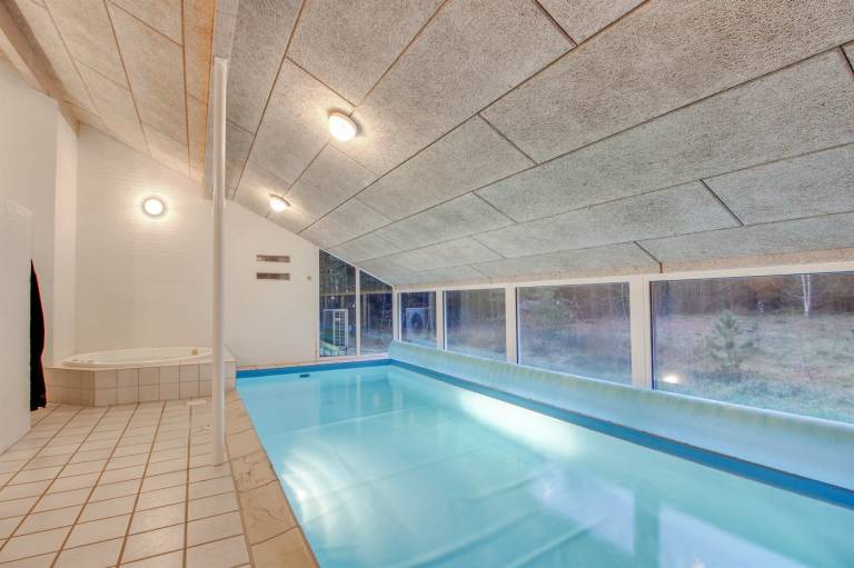 House with hot tub, private pool & patio — photo 2