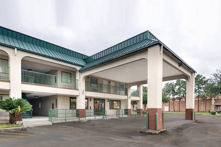 Rodeway Inn & Suites Highway 290 Northwest