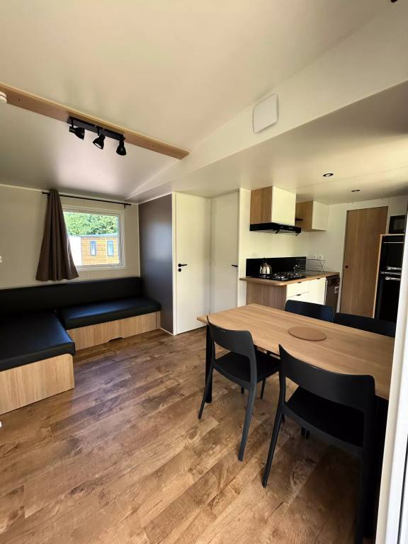 Mobile home with patio — photo 3
