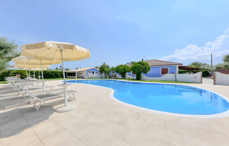 Children-friendly beautiful villa with BBQ, private pool & yard | Garden view | Pets are welcome — photo 4