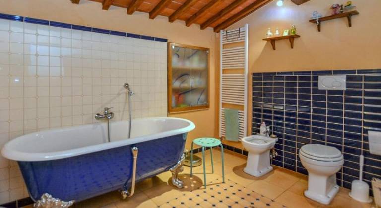 Vacation home with hot tub, sauna & pool — photo 2