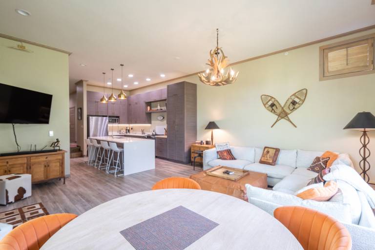 Child-friendly condo with hot tub & terrace | Water view | Close to the ski | Perfect for remote work | Pet-friendly — photo 2