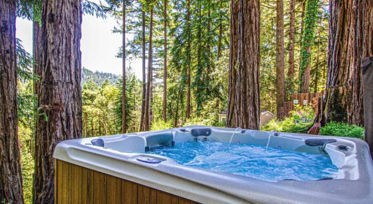 House with hot tub | Pets are welcome — photo 5