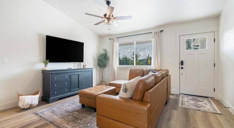 House with hot tub | Pets allowed in Nampa, ID