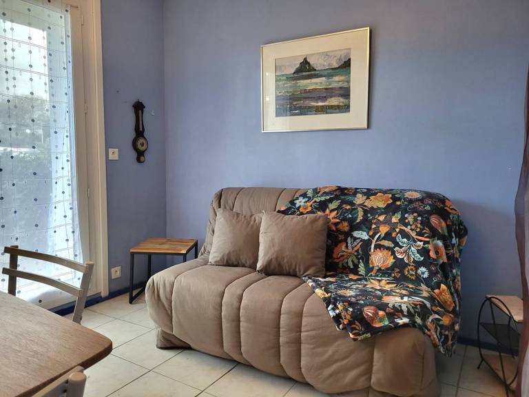 Beachfront Studio with Direct Access & Private Parking — photo 2