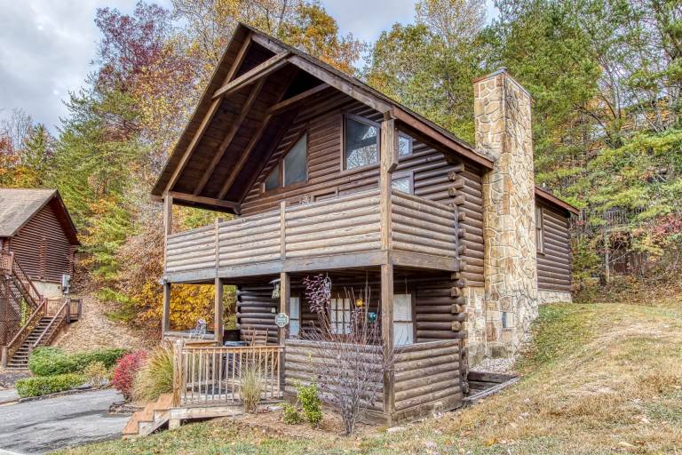 Cabin with barbeque, jacuzzi & pool | Mountain view — photo 2