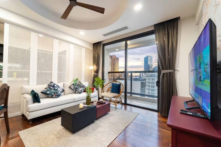 Apartment with pool, barbeque & yard | Close to Bến Thành Market | Suitable for remote work | Pets are welcome — photo 2