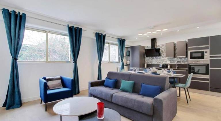 TROCADERO/ EIFFEL TOWER - 3 Bedrooms- All New! in Puteaux