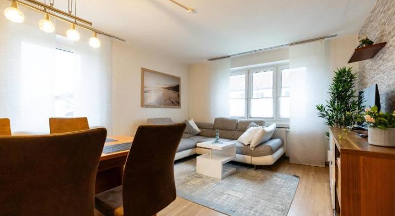 Moderne 4 Zimmer Wohnung vollausgestattet und Mobliert in Halle (Saale)
